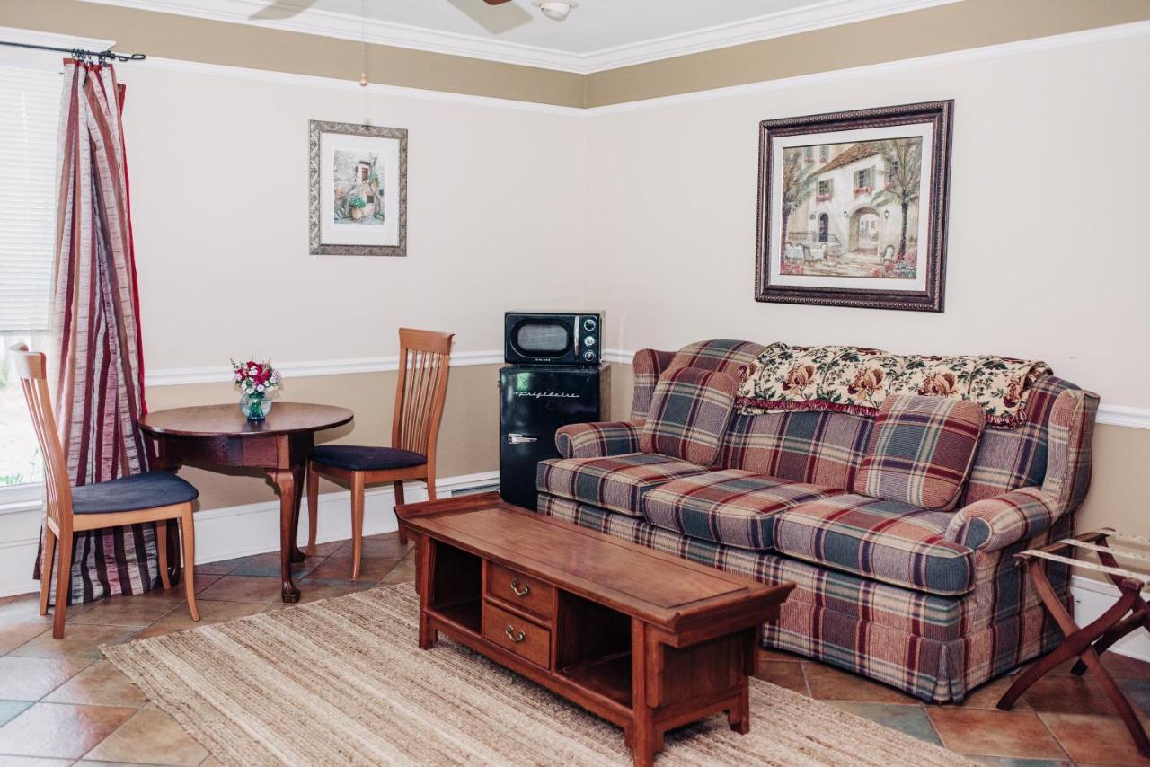 Benn Conger Hotel Groton